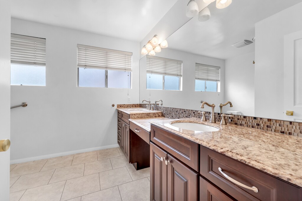 Building Photo - 4722 Forman Ave