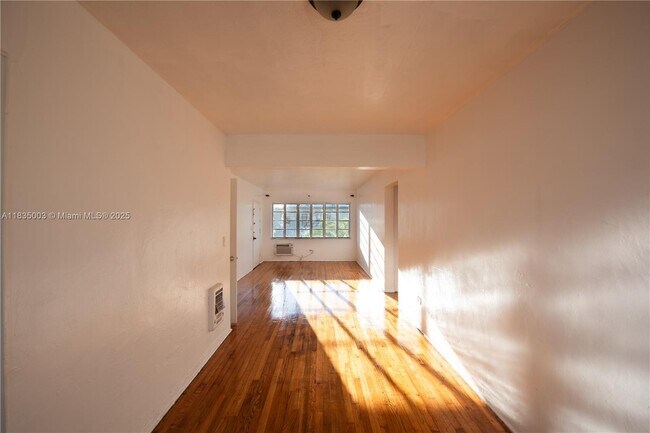 Building Photo - 1139 Marseille Dr