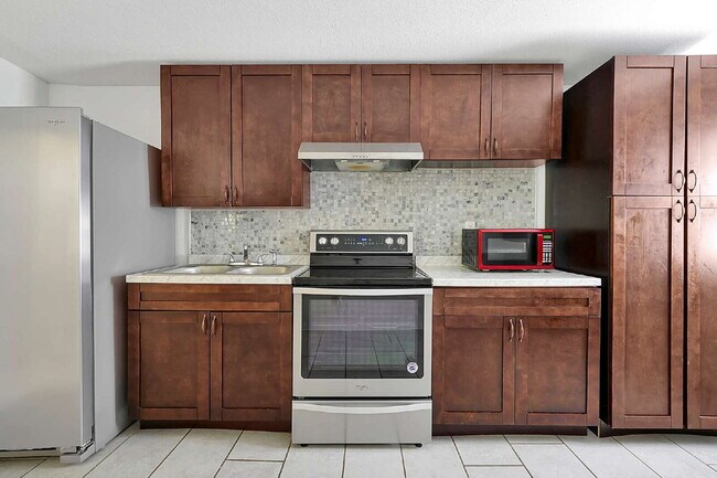 Building Photo - Prime Haines City Location | Move-In Ready 2BD/1BA Minutes from Hwy 27 | Section 8 Welcome