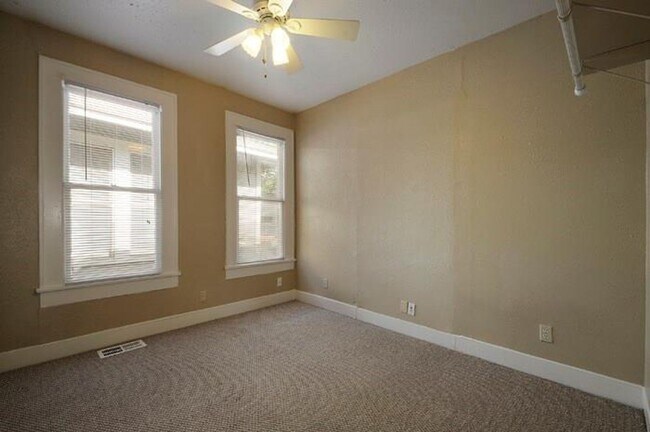 Building Photo - Upgraded and ready 5 bed 2 bath home next door to the 3 bed 2 bath home