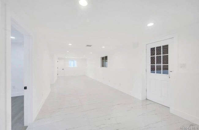 Building Photo - 29 Dillon Dr