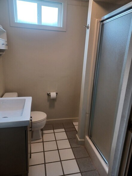 Building Photo - 705 Canyon View Drive