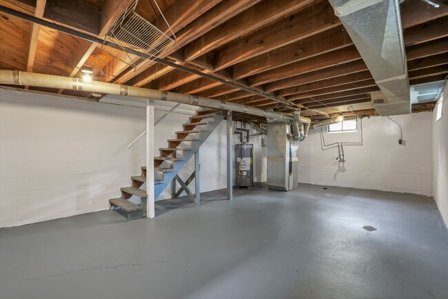 Building Photo - 898-900 Racine Ave
