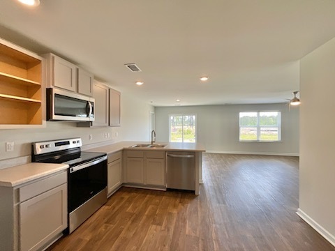 Building Photo - 3br 2ba w/ Community Pool