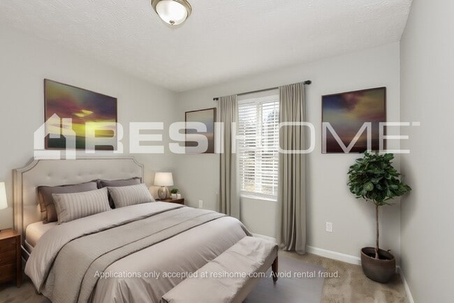 Building Photo - 1841 Killarney Dr SW