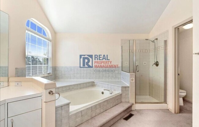 Building Photo - 10010 Irving St