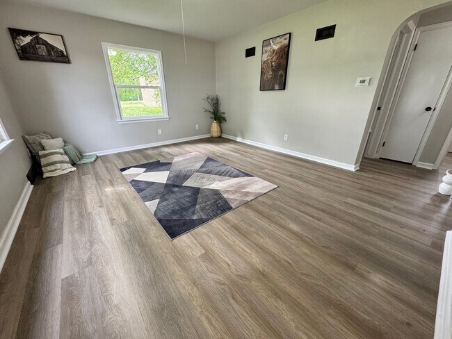 Building Photo - Remodeled 3 bed, 1 bath home for rent in Waterloo