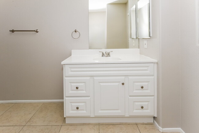 Building Photo - 8316 Freshwater Pearl St