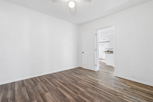 Building Photo - 221 Duxbury Ave