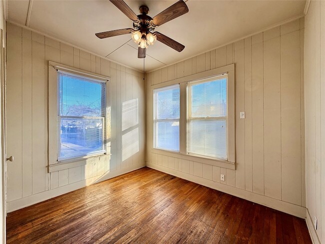 Building Photo - 1006 Gregg St