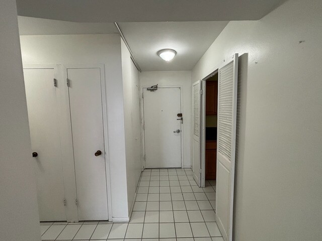 Building Photo - 6301 N Sheridan Rd