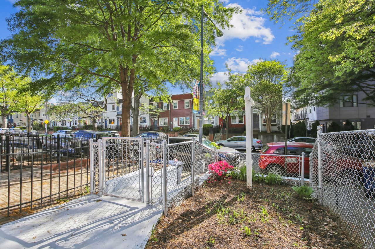 Building Photo - 1110 3rd St NE