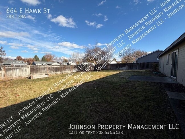 Building Photo - 664 E Hawk St