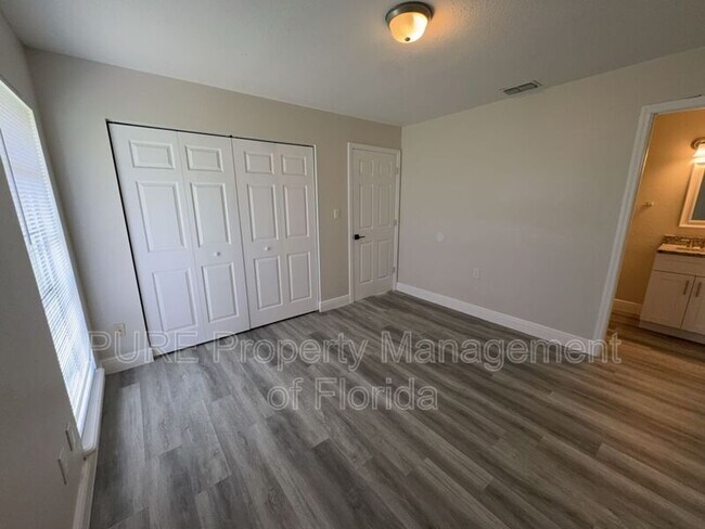 Building Photo - 5485 SE 30th Pl