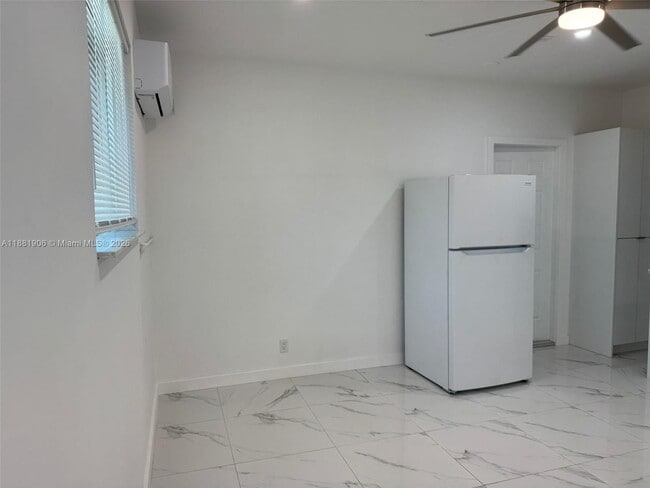 Building Photo - 15620 SW 146th Ave