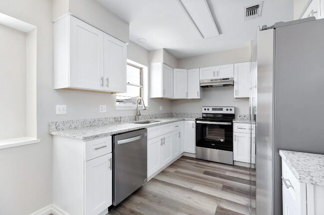 Building Photo - 178 Oakside