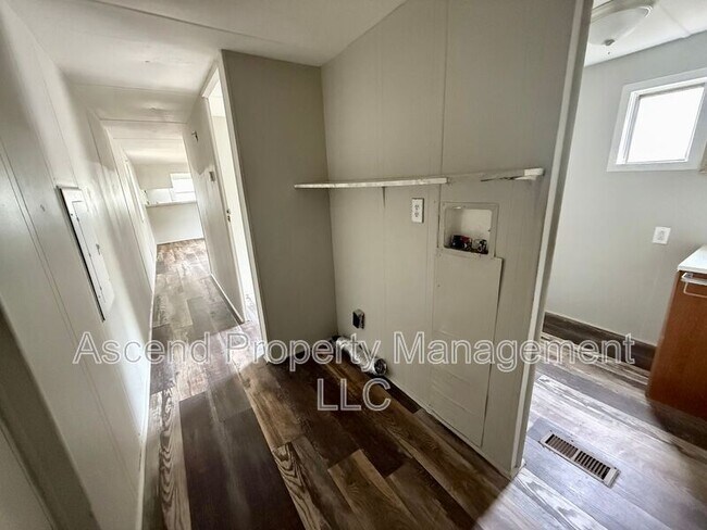 Building Photo - 4875 Rancho Dr