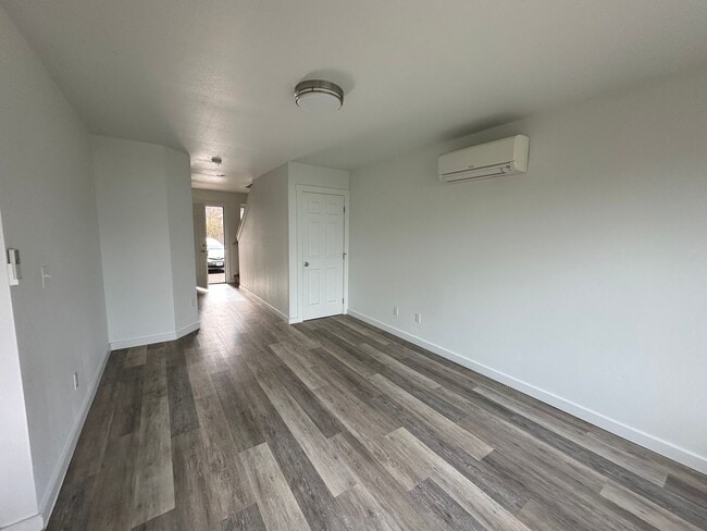 Building Photo - Newer 4 bedroom 2 1/2 bath Duplex Unit In Lebanon