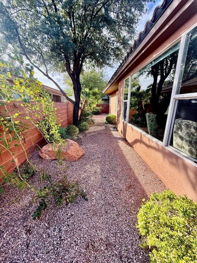 Building Photo - Lovely FURNISHED Three Bedroom Home in Ivins