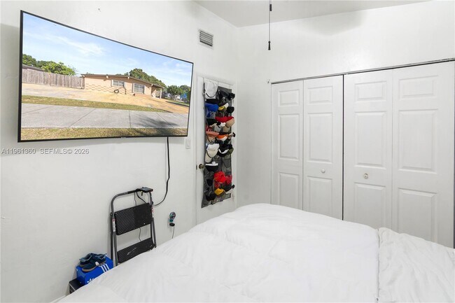 Building Photo - 11535 Lincoln Blvd