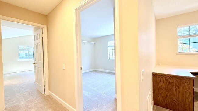 Building Photo - 1100 Sunshine Cir