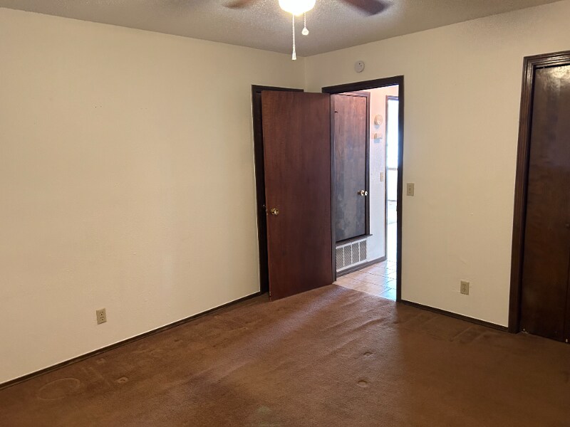 Building Photo - 1527 Kirkland Dr