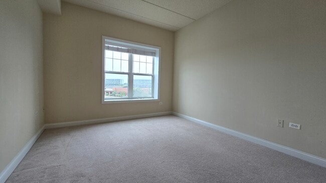 Building Photo - 101 Pointe Dr