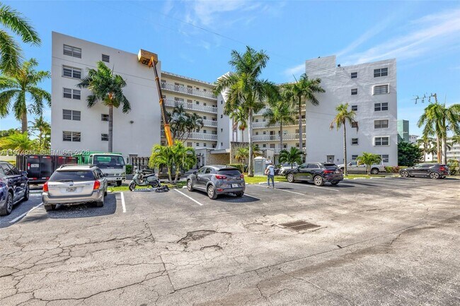 Building Photo - 3181 S Ocean Dr