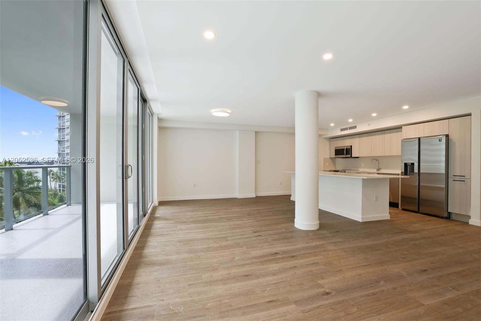 Building Photo - 1500 Bay Dr