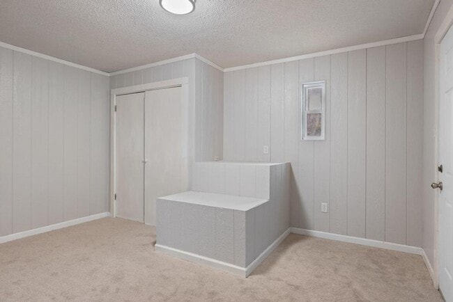 Building Photo - Charming 3-Bedroom Waldo Home with Porch Swing & Hardwood Floors