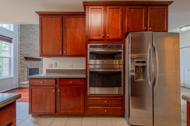 Building Photo - 1226 Bradley Cir