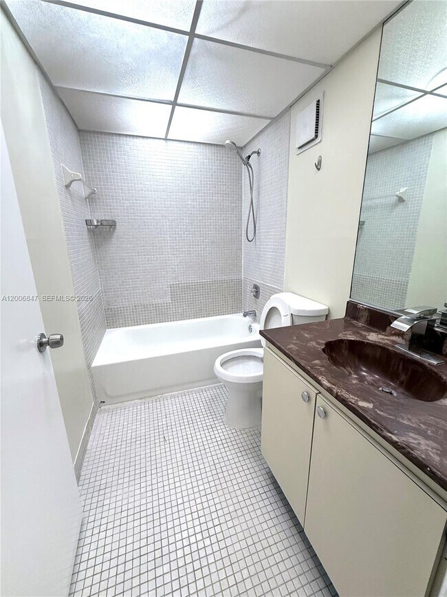 Building Photo - 10835 SW 112th Ave