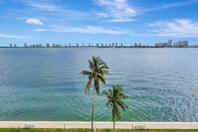 Building Photo - 301 Lake Shore Dr
