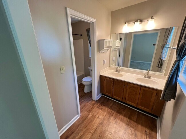 Building Photo - Cute cul-de-sac home in Woodcroft!