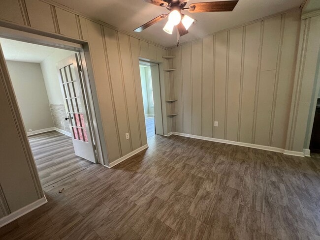 Building Photo - 2 Bedroom 1 Bath