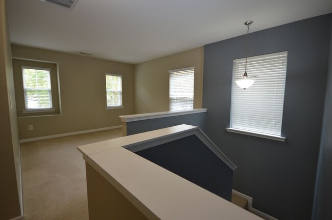 Building Photo - 224 Palmdale Ct