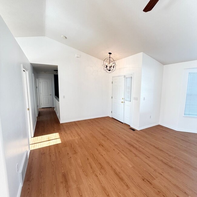 Building Photo - 3922 E Siskin Ln