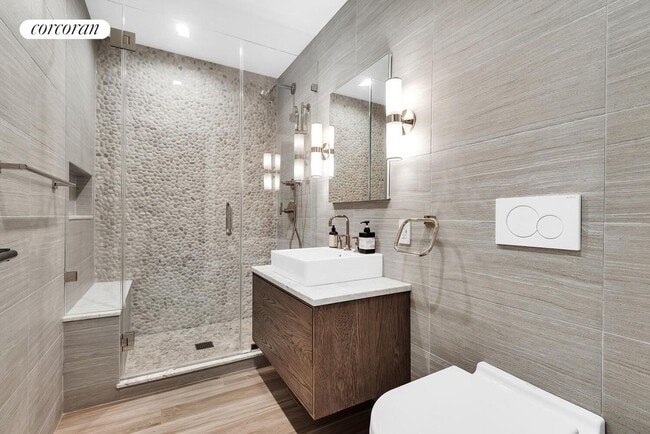 Building Photo - 164 Diamond St