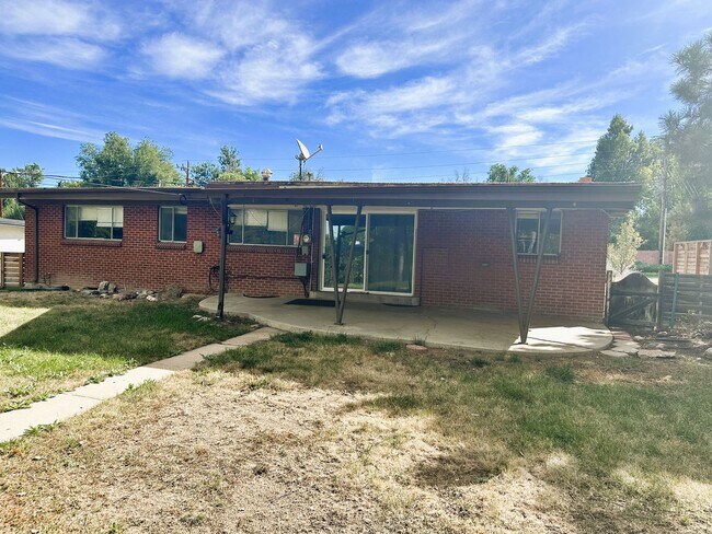 Building Photo - Spacious RANCH Home Available Now! Finishe...