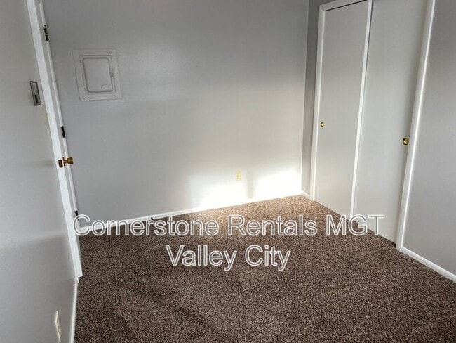 Building Photo - 805-827 3rd St SW