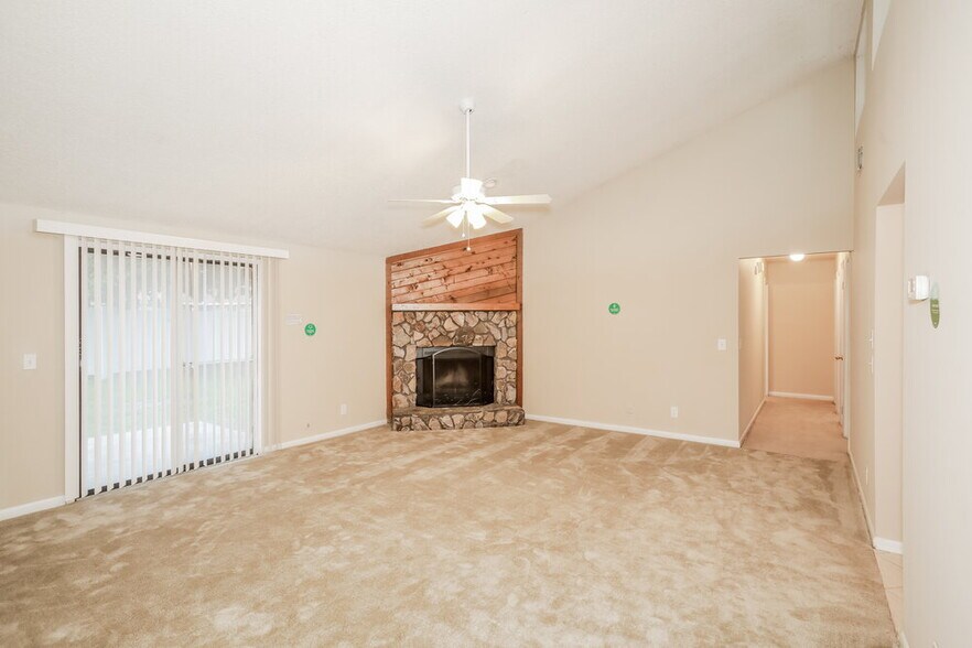 Building Photo - 8424 Bluestem Ct