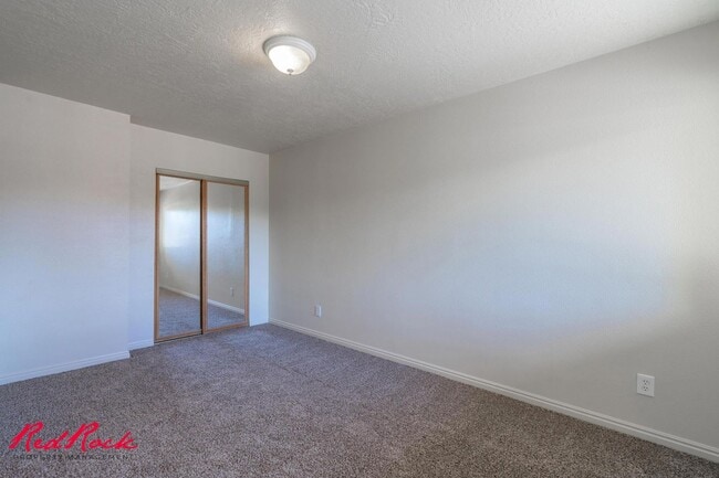 Building Photo - Enjoy Scenic Ivins Living – 3-Bed, 2-Bath ...