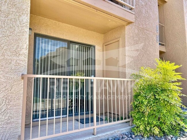 Building Photo - 1111 E University Dr