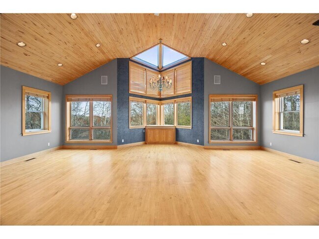 Building Photo - 1560 Bluff Creek Dr