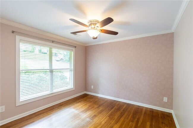 Building Photo - 3014 Skyland Dr NE