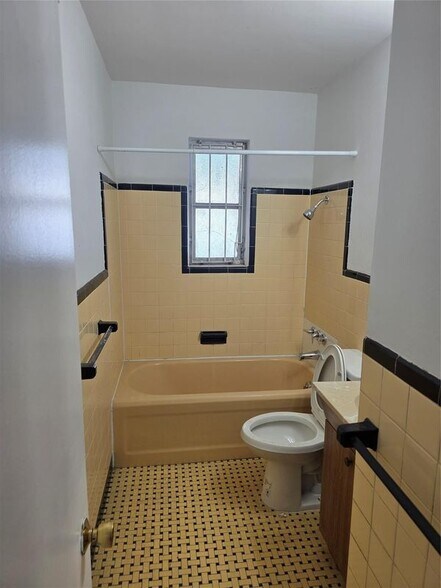 Building Photo - 1739 Jackson St