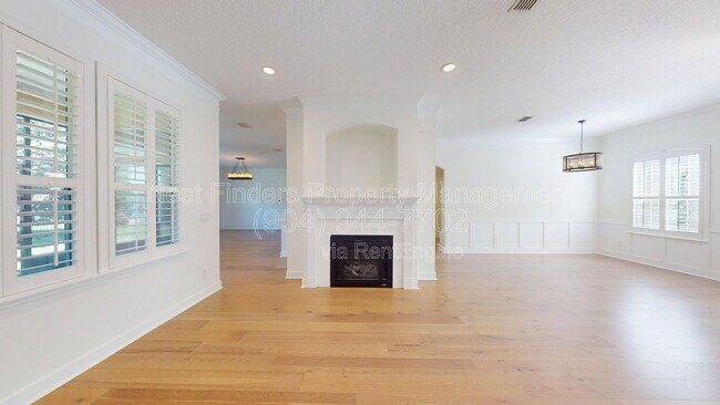 Building Photo - 283 Holland Dr