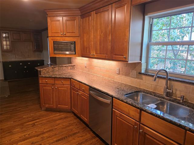 Building Photo - 9784 Maplehill Dr
