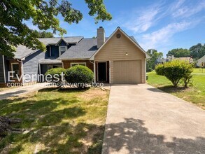 Building Photo - 3 Bed, 2 Bath Home with Garage / Pet-Friendly / Coming Soon!