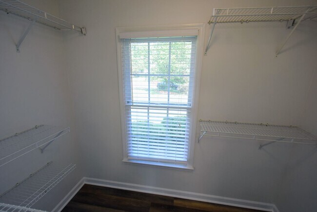 Building Photo - 2828 Franzia Dr
